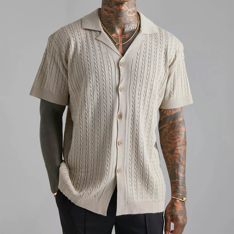 Herren schick gestricktes Sommerhemd – leicht, stilvoll und angenehm zu tragen