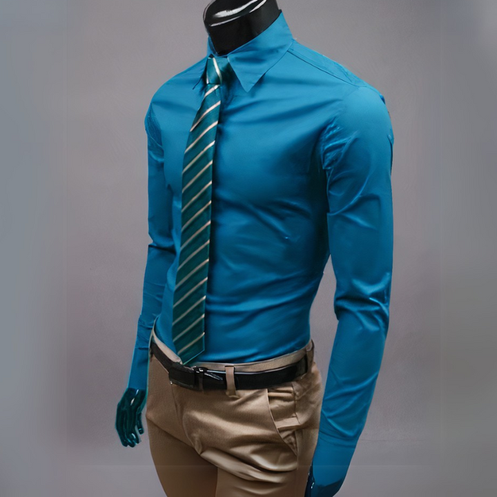 Klassisches Langarmhemd für Herren mit moderner Passform und klarem Design.