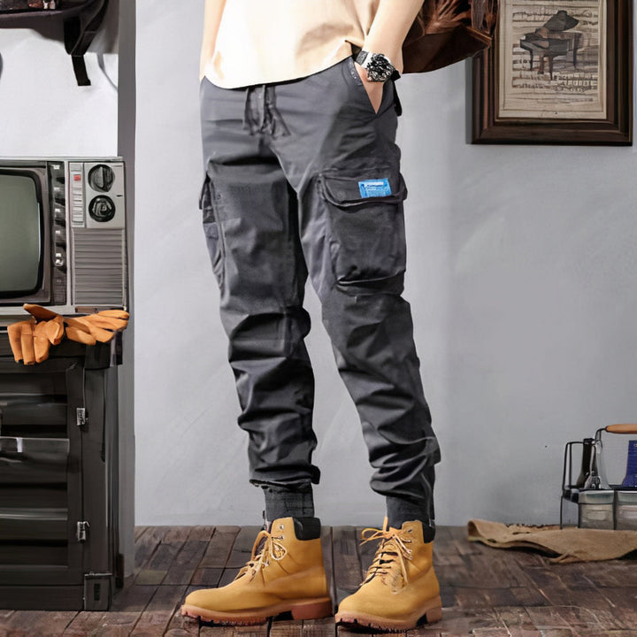 Atmungsaktive Sommer-Cargohose für Männer – leicht, funktional und perfekt für warme Tage.