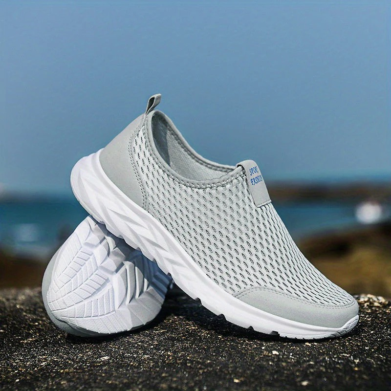 Atmungsaktive Sommerschuhe für Herren mit leichter Sohle und flexiblem Obermaterial