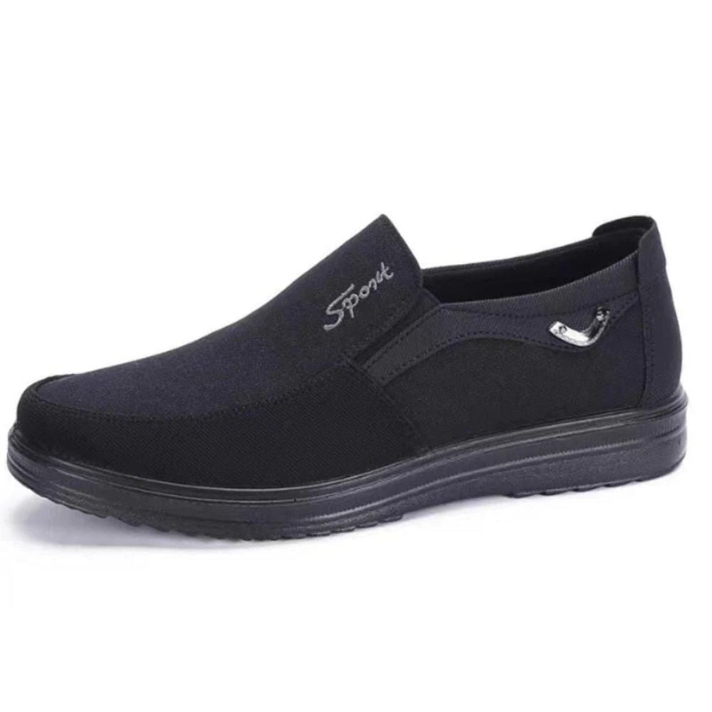 Bequeme und stilvolle Herren-Slipper – ideal für Komfort an Herbst- und Wintertagen.