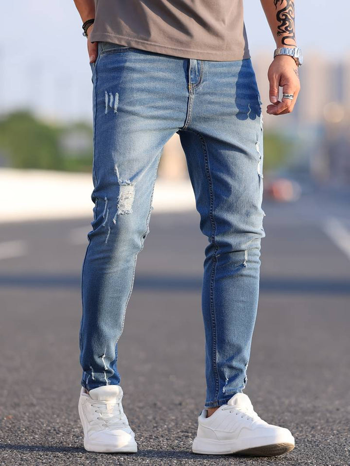 Bequeme und stilvolle Sommerjeans für Männer – leicht, modern & vielseitig.