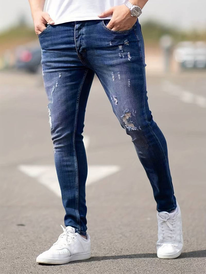 Bequeme und stilvolle Sommerjeans für Männer – leicht, modern & vielseitig.