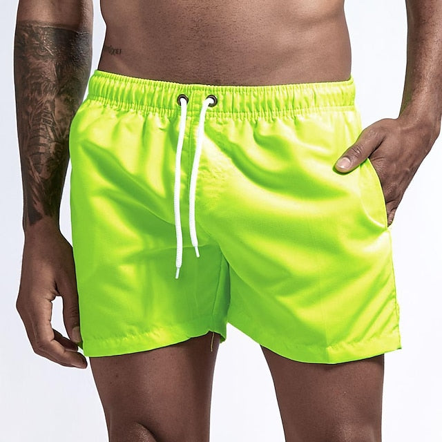 Einfarbige Strandshorts mit Kordelzug für Männer, bequem und vielseitig für Sommertage.