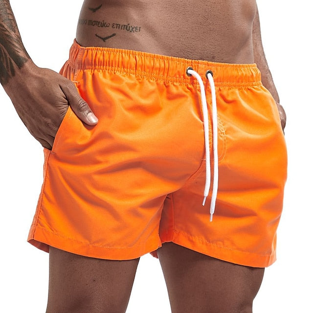 Einfarbige Strandshorts mit Kordelzug für Männer, bequem und vielseitig für Sommertage.