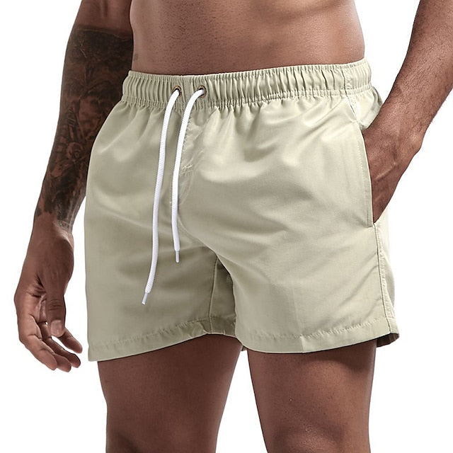 Einfarbige Strandshorts mit Kordelzug für Männer, bequem und vielseitig für Sommertage.