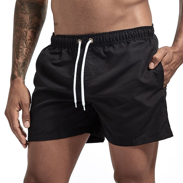 Einfarbige Strandshorts mit Kordelzug für Männer, bequem und vielseitig für Sommertage.