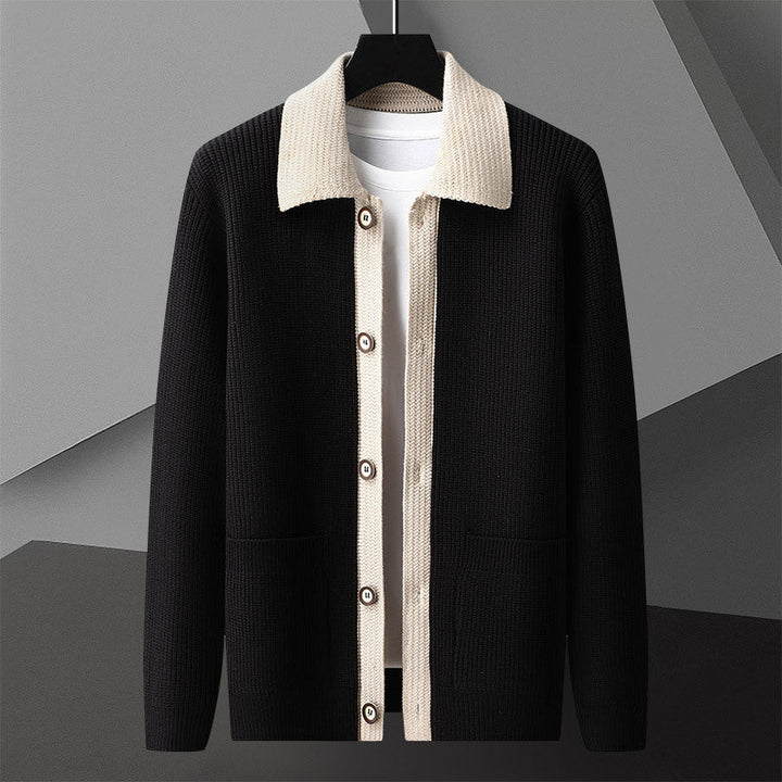 Elegante gestrickte Herren-Jacke mit klassischem Design und hochwertigem Strickmaterial.