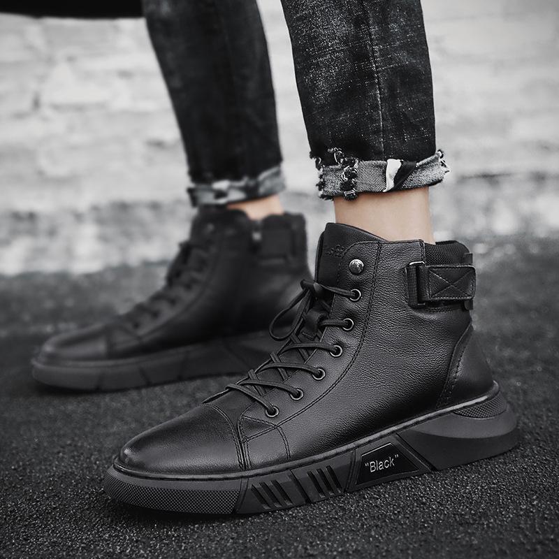 Elegante klassische Herren-Stiefeletten, ideal für Herbst- und Wintertage, mit zeitlosem Stil und hohem Tragekomfort.