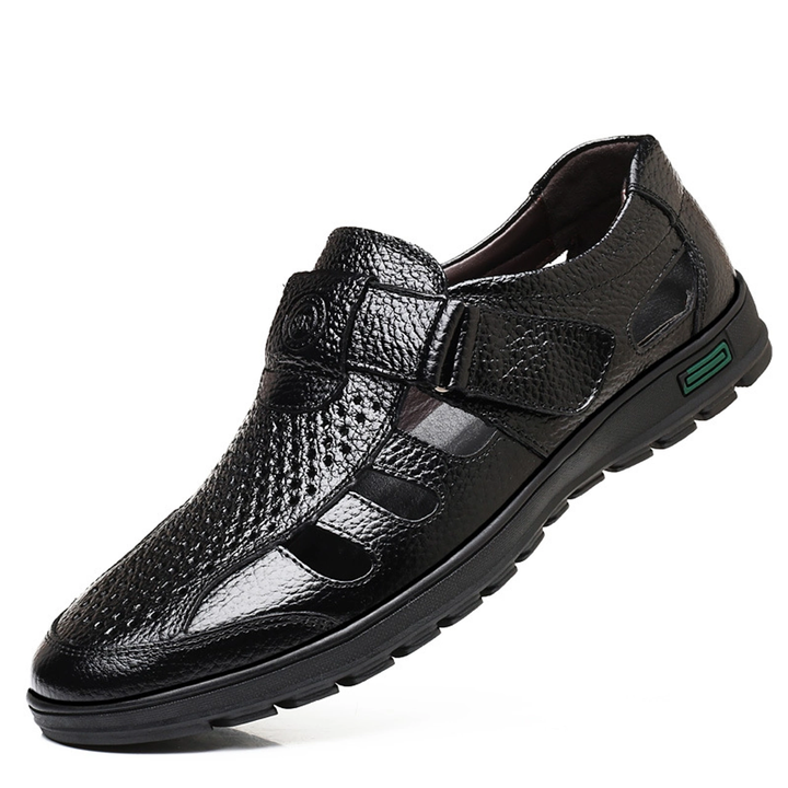 Elegante Ledersandalen für Herren mit weichem Echtleder und rutschfester Sohle, ideal für Frühling und Sommer.
