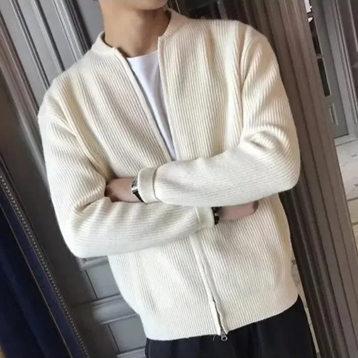 Elegante klassische Strickjacke mit Reißverschluss für Männer, ideal für stilvolle und warme Outfits.