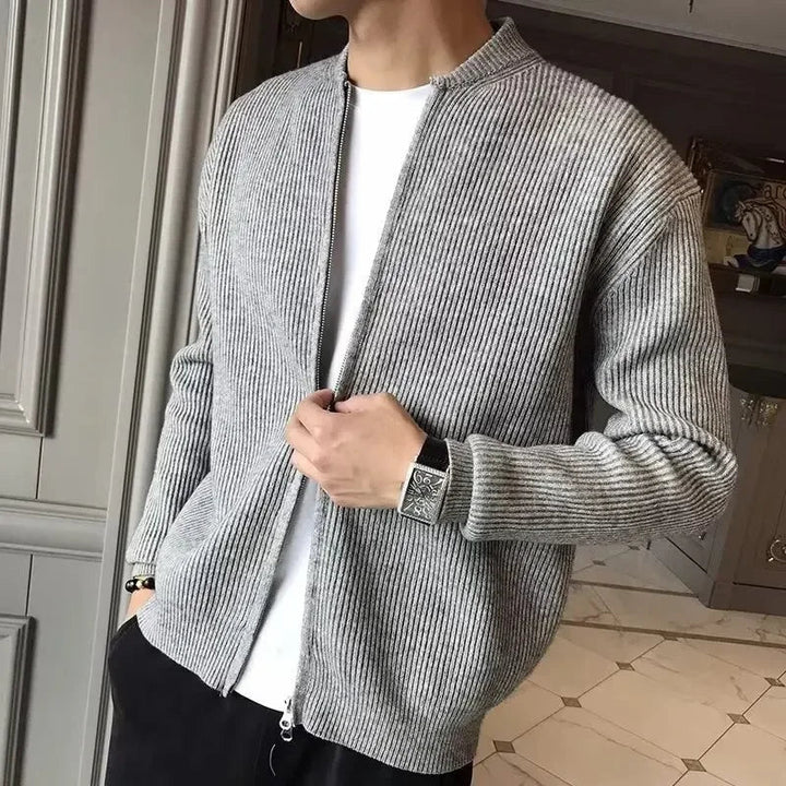 Elegante klassische Strickjacke mit Reißverschluss für Männer, ideal für stilvolle und warme Outfits.