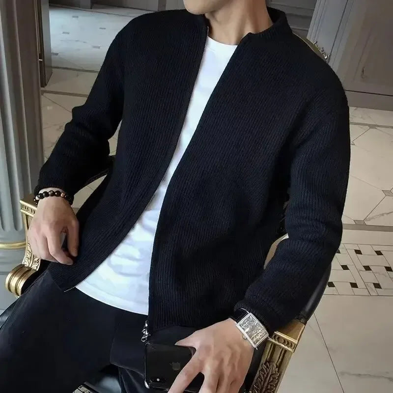 Elegante klassische Strickjacke mit Reißverschluss für Männer, ideal für stilvolle und warme Outfits.