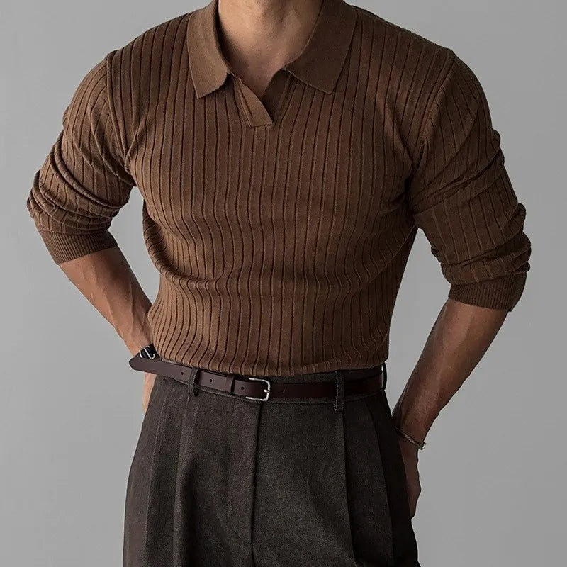 Elegantes geripptes Poloshirt für den Sommer mit atmungsaktivem Material und stilvoller Struktur.
