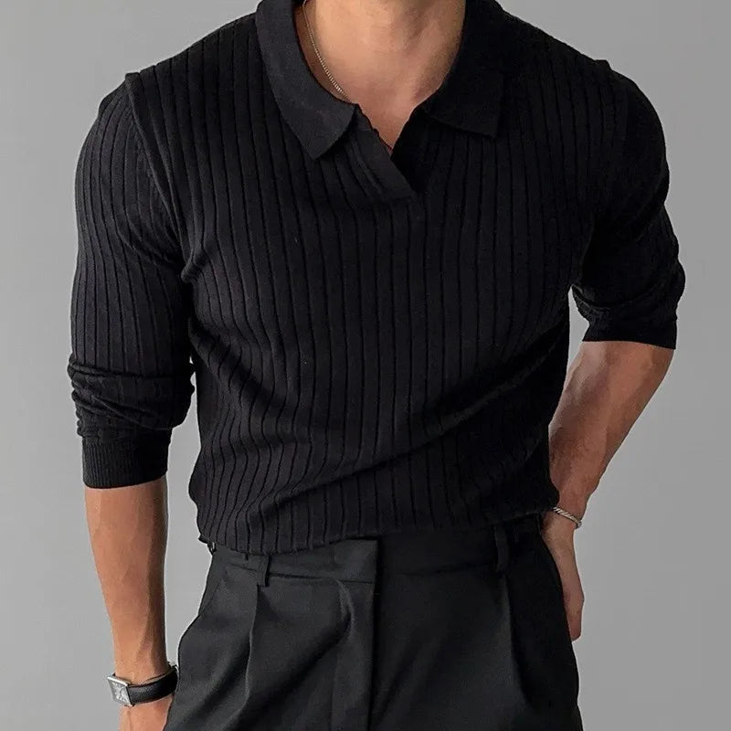 Elegantes geripptes Poloshirt für den Sommer mit atmungsaktivem Material und stilvoller Struktur.