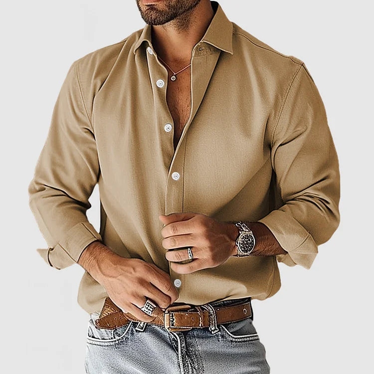 Elegantes Herrenhemd aus Baumwolle, komfortabel und stilvoll für Business und formelle Anlässe.