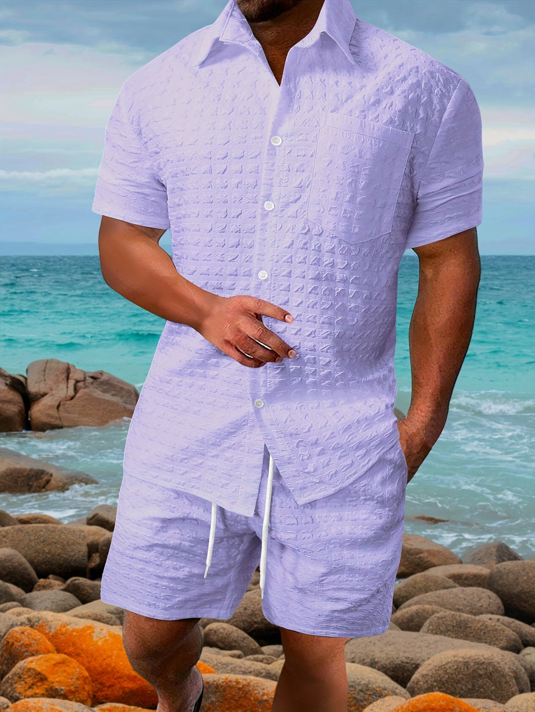Elegantes Lounge-Set für Männer aus weichem, atmungsaktivem Stoff, ideal für den Sommer.