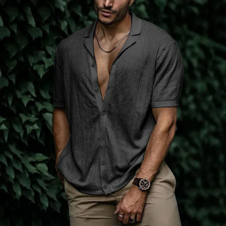 Elegantes Sommerhemd für Herren mit modernem Schnitt und leichtem Stoff