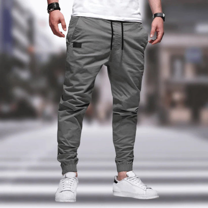 Herren-Cargo-Sommerhosen klassisch – leicht, funktional und perfekt für warme Tage.