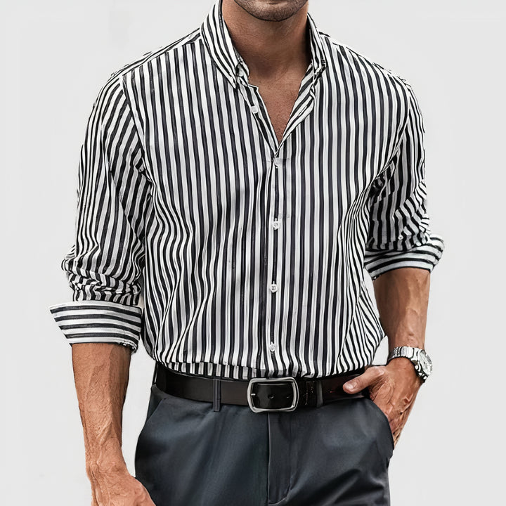 Elegantes gestreiftes Sommerhemd für Herren – leicht, stilvoll & perfekt für warme Tage.