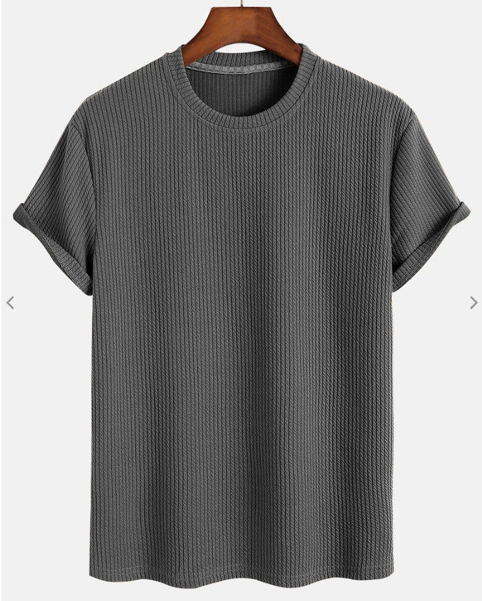Elegantes Sommer-T-Shirt für Männer – leicht, stilvoll und angenehm zu tragen.