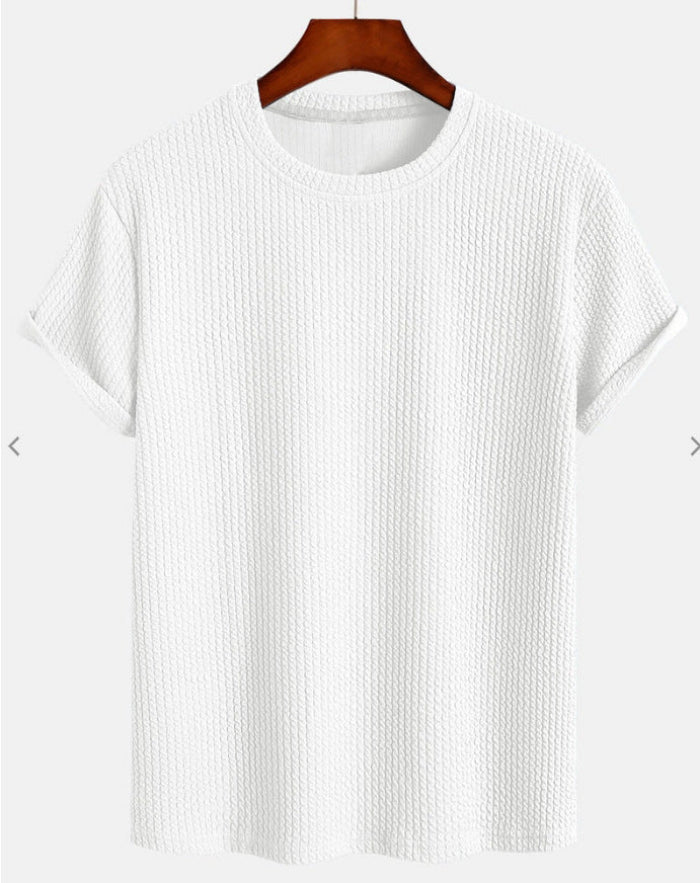 Elegantes Sommer-T-Shirt für Männer – leicht, stilvoll und angenehm zu tragen.