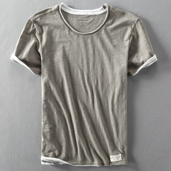Leichtes Sommer-T-Shirt für Männer in lockerer Passform für lässigen Komfort.