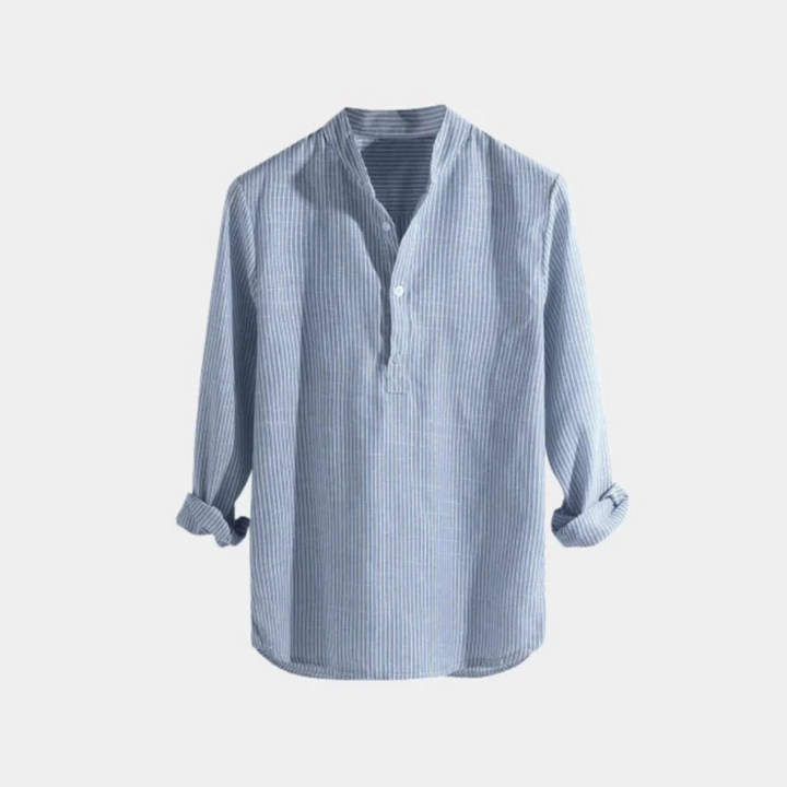 Gestreiftes Herrenhemd mit lockerem Schnitt und modernem Design – ideal für legere Outfits an warmen Tagen.