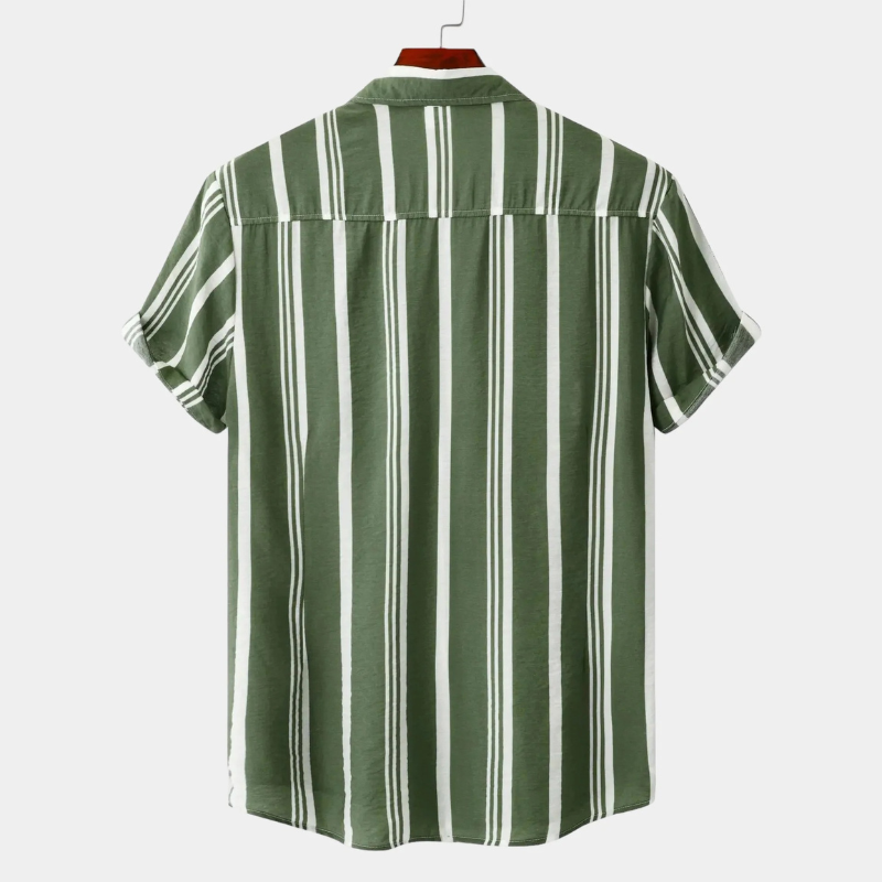 Lässiges gestreiftes Herrenhemd mit entspannter Passform, perfekt für moderne Alltagsoutfits.