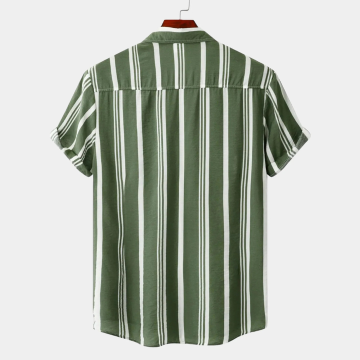 Lässiges gestreiftes Herrenhemd mit entspannter Passform, perfekt für moderne Alltagsoutfits.