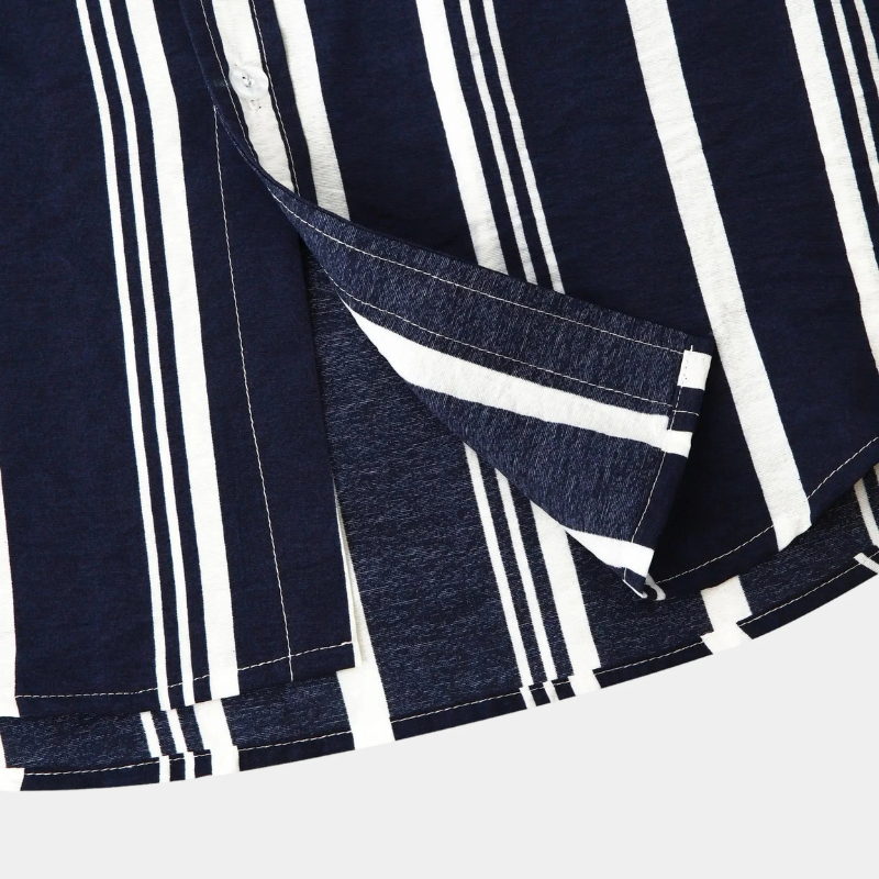 Lässiges gestreiftes Herrenhemd mit entspannter Passform, perfekt für moderne Alltagsoutfits.