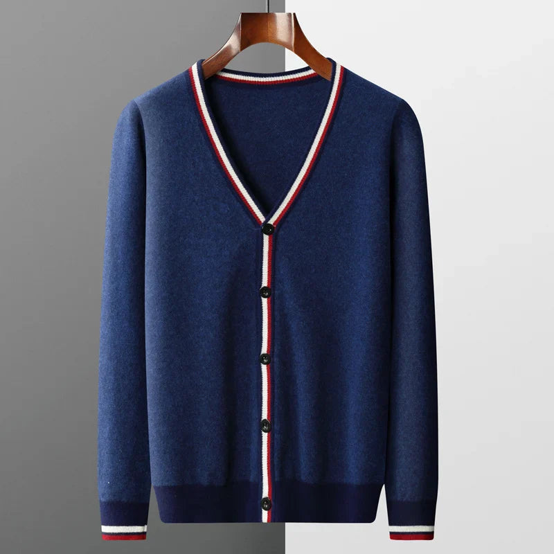 Herren Premium Strickjacke mit Knopfleiste, stilvoll und komfortabel für kalte Tage.