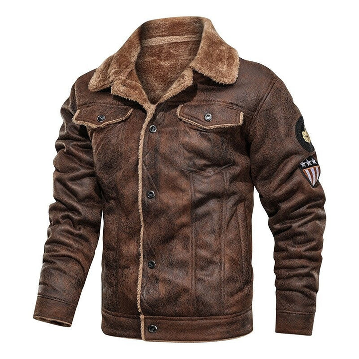 Ein Mann trägt eine warme Winterjacke