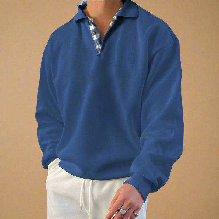 Stilvoller und bequemer Herrenpullover in neutraler Farbe, perfekt für entspannte und kühle Tage.