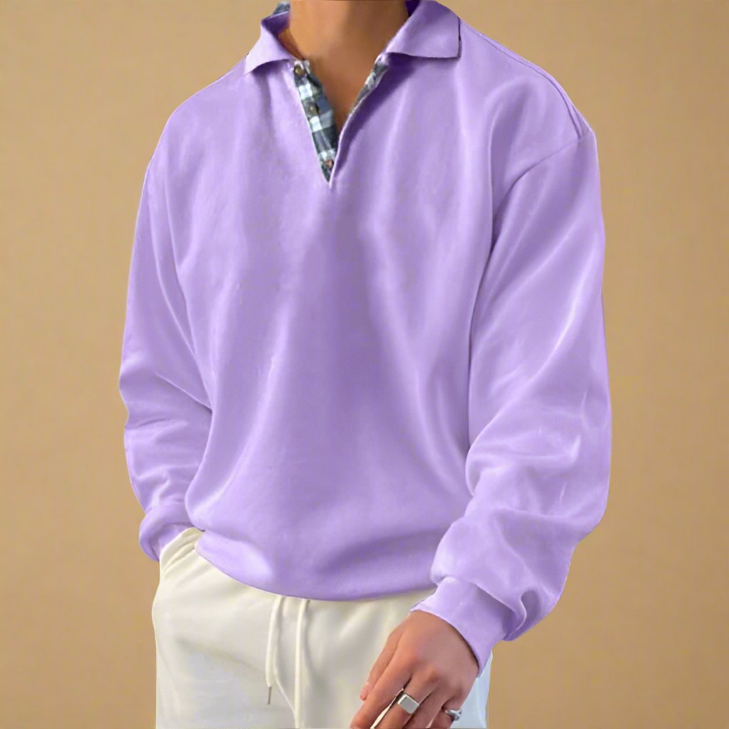 Stilvoller und bequemer Herrenpullover in neutraler Farbe, perfekt für entspannte und kühle Tage.