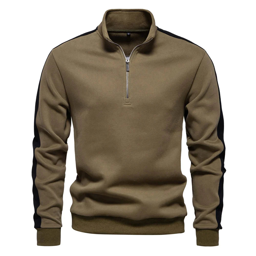 Moderner Herrenpullover aus weichem Material mit Viertelreißverschluss und elegantem Schnitt.