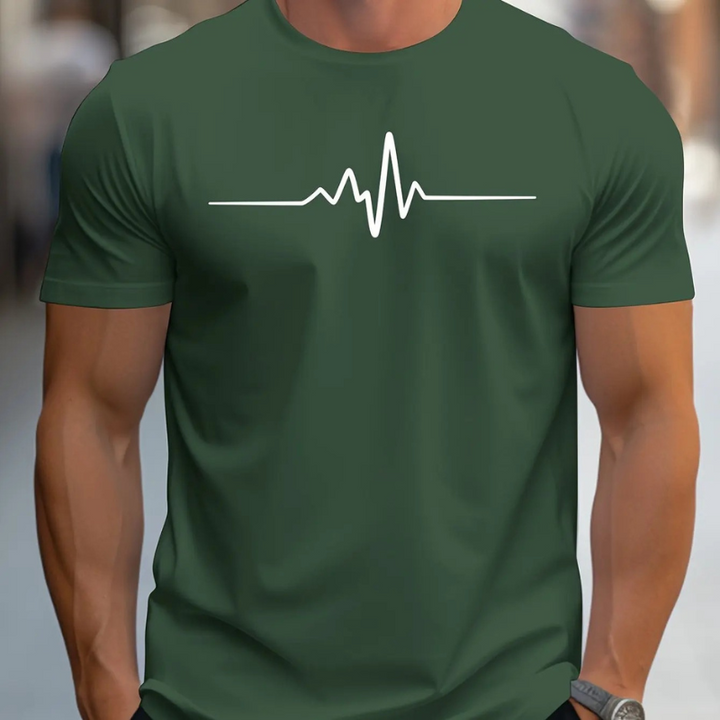 Mann trägt ein schmal geschnittenes weißes T-Shirt mit schwarzem Herzschlag-Aufdruck, lässig im Freien gestylt