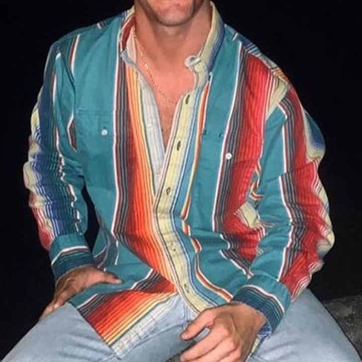 Herren-Vintage-Sommerhemd mit leichtem, atmungsaktivem Material und klassischem Retro-Design.
