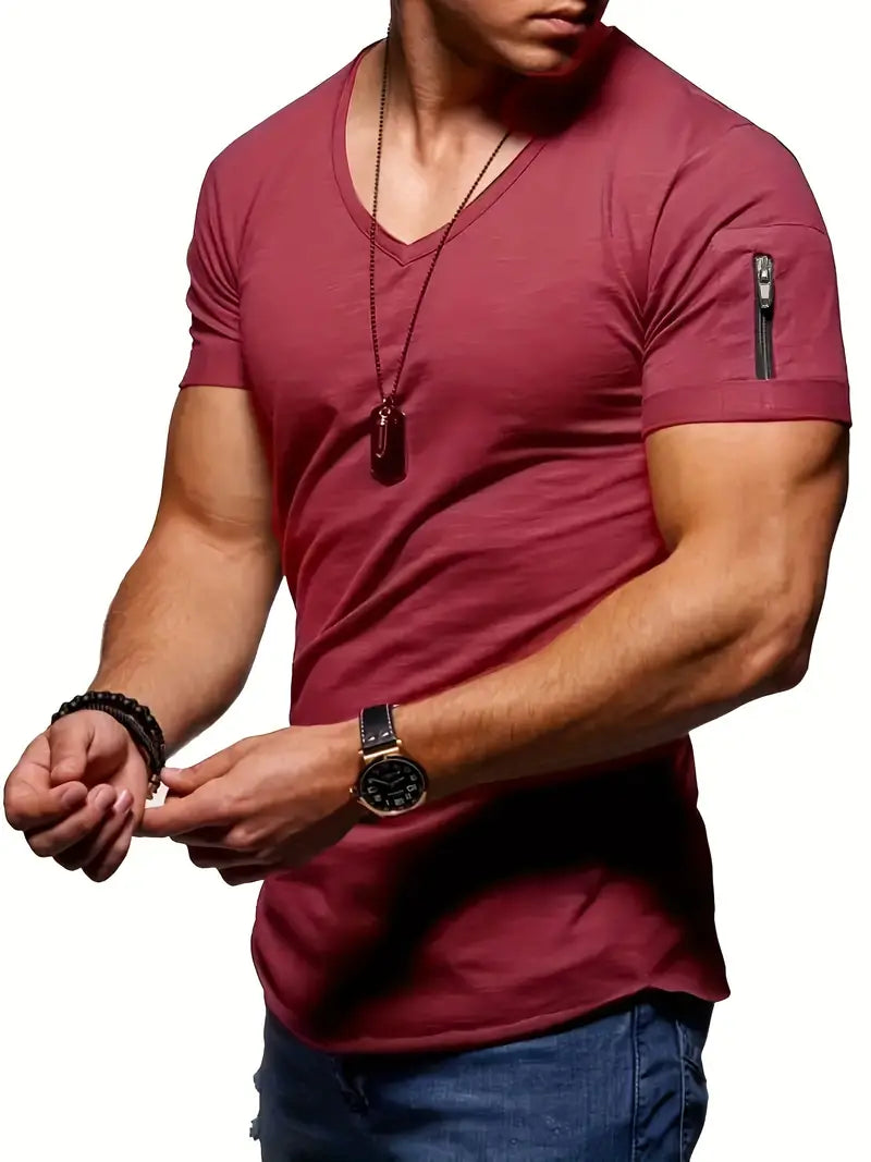 Hochwertiges Sommer-T-Shirt für Männer mit bequemem Tragegefühl und stilvollem Design.
