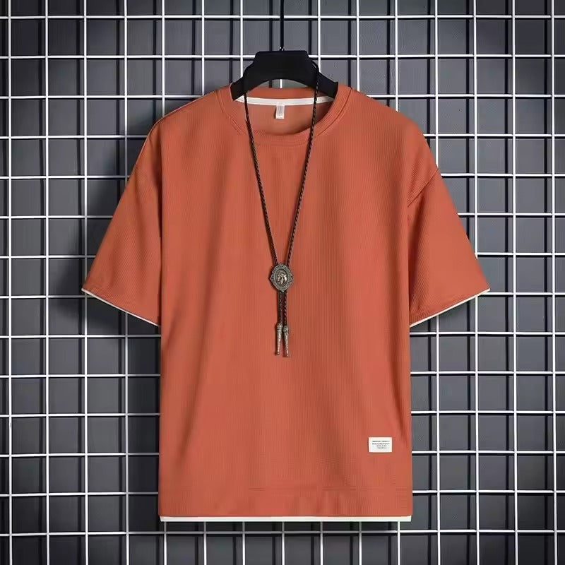 Klassisch geschnittenes Shirt für den Sommer – stilvoll, leicht und atmungsaktiv für warme Tage.