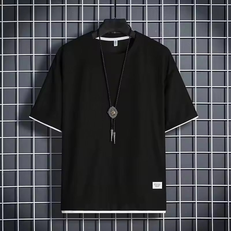 Klassisch geschnittenes Shirt für den Sommer – stilvoll, leicht und atmungsaktiv für warme Tage.