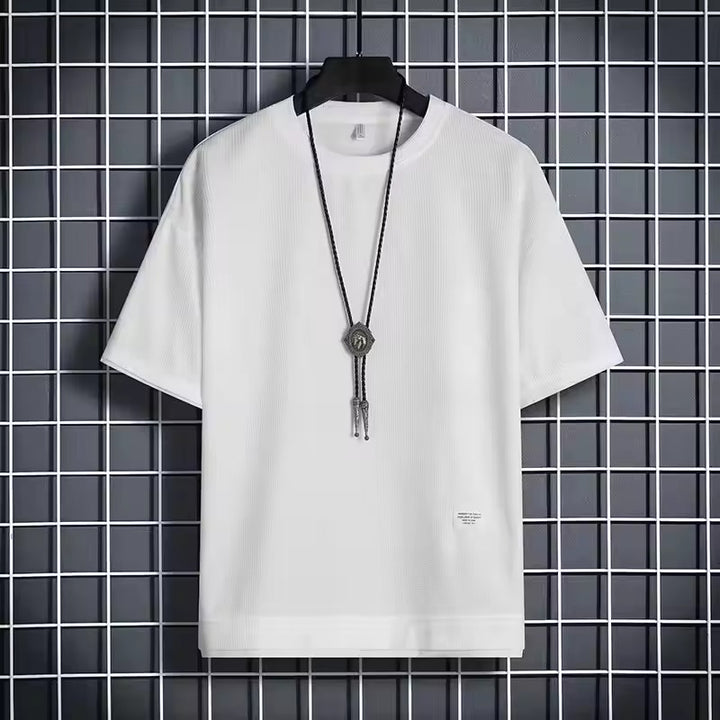 Klassisch geschnittenes Shirt für den Sommer – stilvoll, leicht und atmungsaktiv für warme Tage.