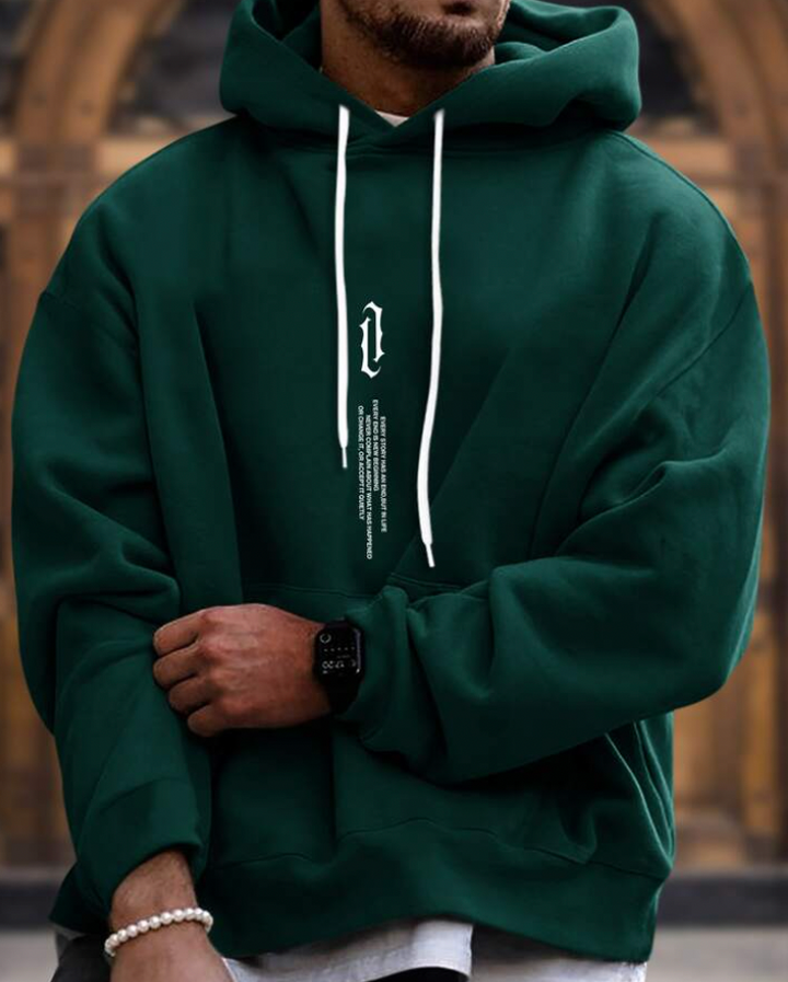 Klassisch stylischer Kapuzenpulli für Männer, ideal für kalte Tage und vielseitige Looks.