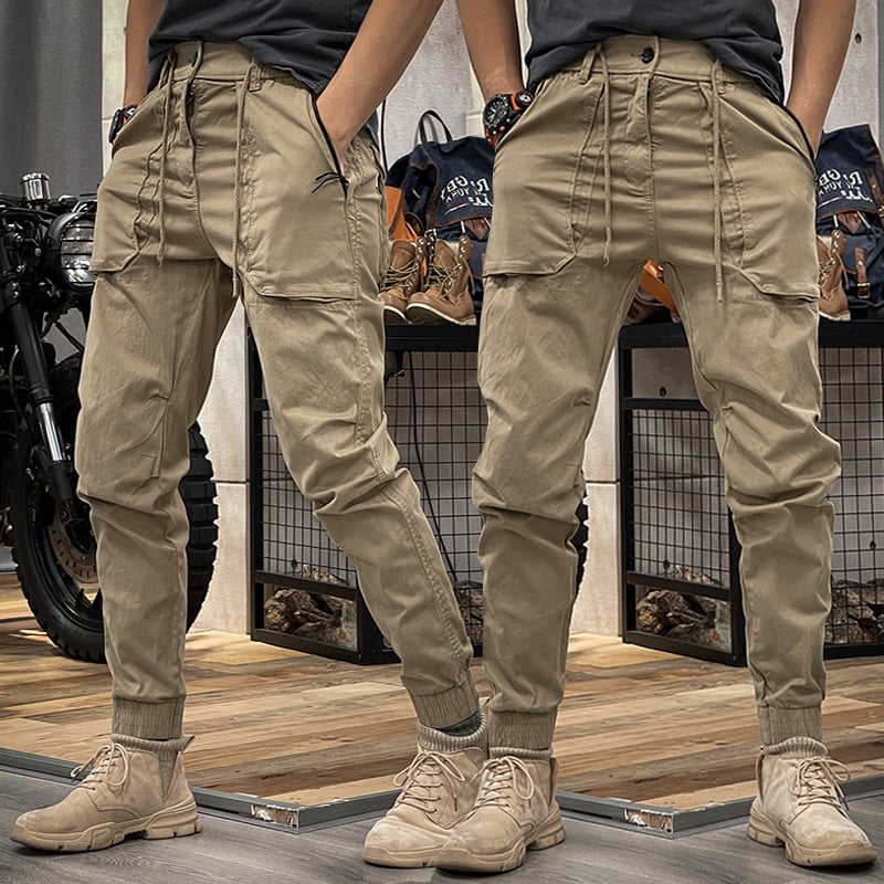Klassische dehnbare Cargo-Hose für Männer, praktisch und komfortabel mit zeitlosem Design.