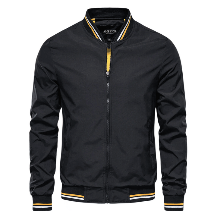 Ein Mann trägt eine klassische Bomberjacke, stylisch und bequem