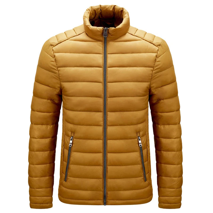 Klassische Herren-Pufferjacke, warm und vielseitig für kalte Herbst- und Wintertage.