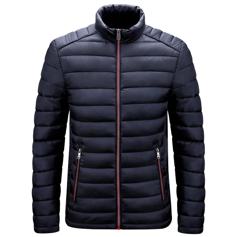 Klassische Herren-Pufferjacke, warm und vielseitig für kalte Herbst- und Wintertage.
