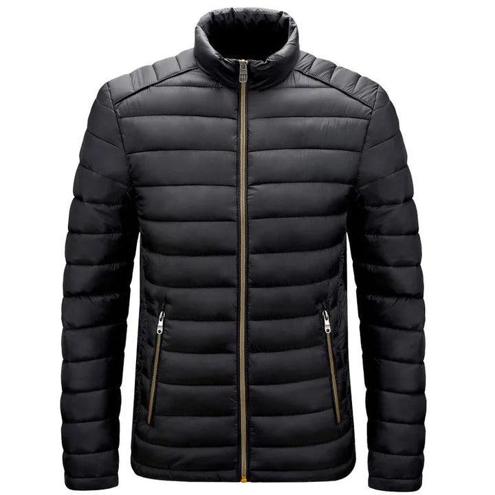 Klassische Herren-Pufferjacke, warm und vielseitig für kalte Herbst- und Wintertage.