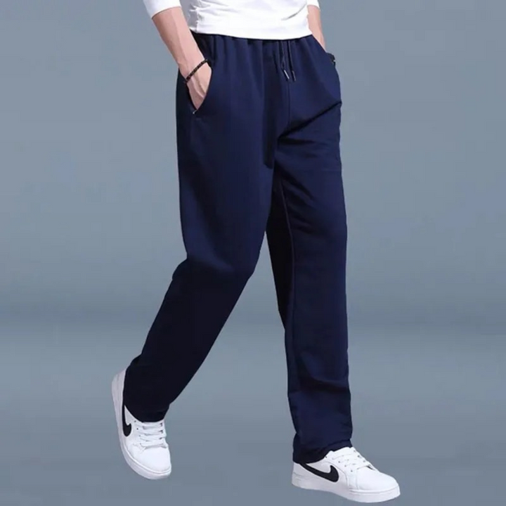 Klassische Jogginghose für Männer, ideal für Herbst- und Wintertage.