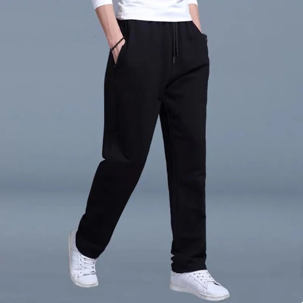 Klassische Jogginghose für Männer, ideal für Herbst- und Wintertage.